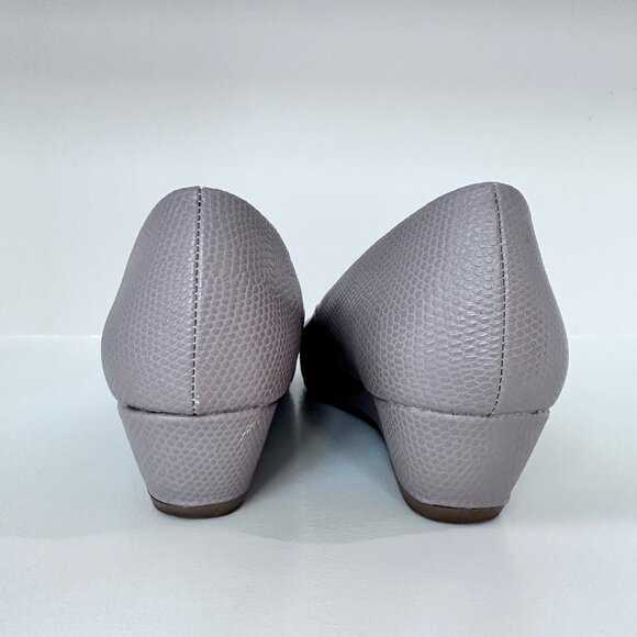 Neutral Textured Peep-Toe Wedge Size 6.5. From CL by Laundry - Picture 2 of 8